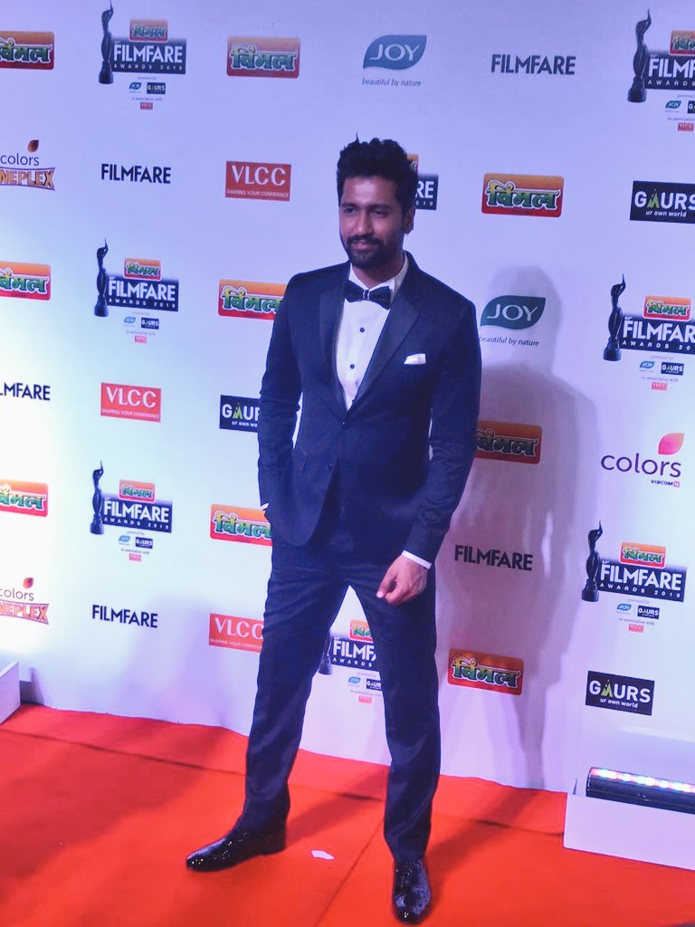 vicky kaushal at filmfare award 2019
