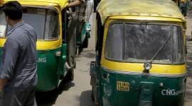 Delhi-Auto jnu, delhi auto rikshaw caught flashing, delhi, delhi news, latest news