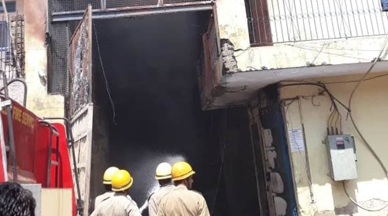 fire, fire in delhi, fire in chemical factory, mundka, fire in mundka, fire tenders, indian express news