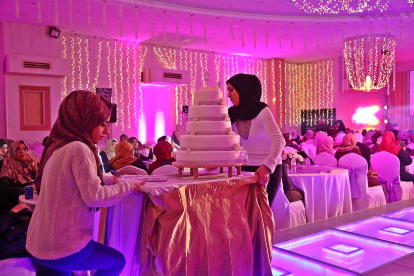 Gaza women walk thin line between hope and despair