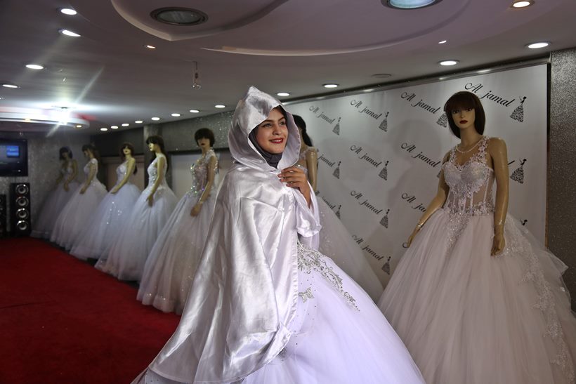 Gaza women walk thin line between hope and despair