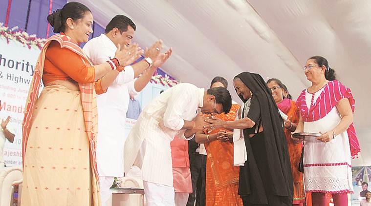 Gujarat: Union minister lays foundation stone of road project in Junagadh