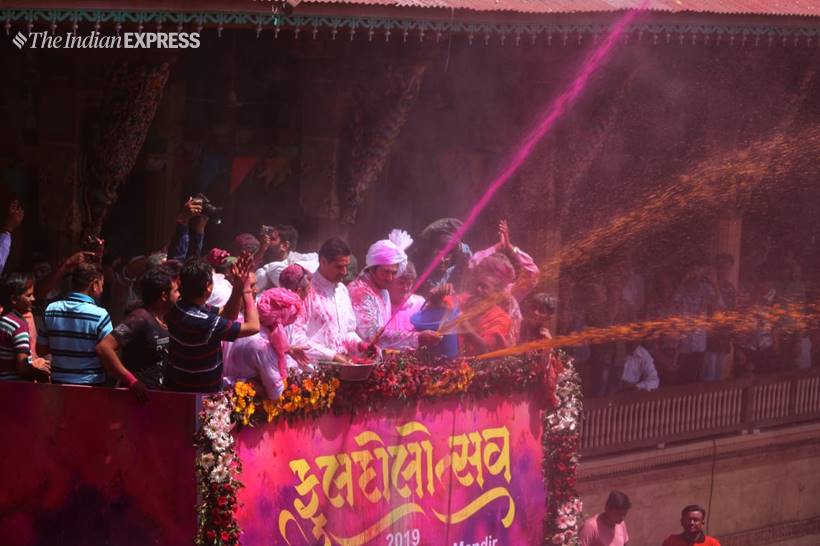Holi photos, happy holi, holi 2019, holi celebrations, holi pics, holi pictures, holi in india, holi live, holi 2019, indian express