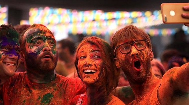 holi, holi 2019, happy holi, holi wishes, holi in 2019, holi 2019 date, herbal gulal, JU herbal gulal, Jadavpur University herbal gulal, Jadavpur University vermillion, Siddhartha Datta