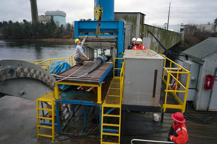 Fiber-optic cable moves along a conveyor