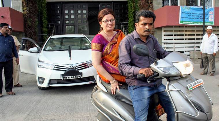 model code of conduct, Mukta Tilak, MUMBAI Mayor, mayor mukta tilak on scooter, mukta tilak without helmet, mumbai ndes, indian express
