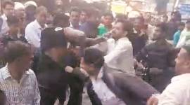 Nigerian man scuffles with cops in Delhi, crowd beats him up