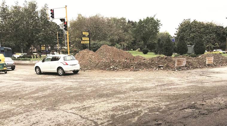 Chandigarh: Repair of water pipeline at rotary causes traffic chaos near PGI, PU