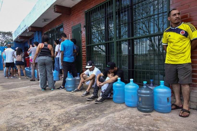 Venezuela buckles under massive power, communications outage