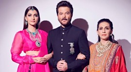anil kapoor with sunita and sonam
