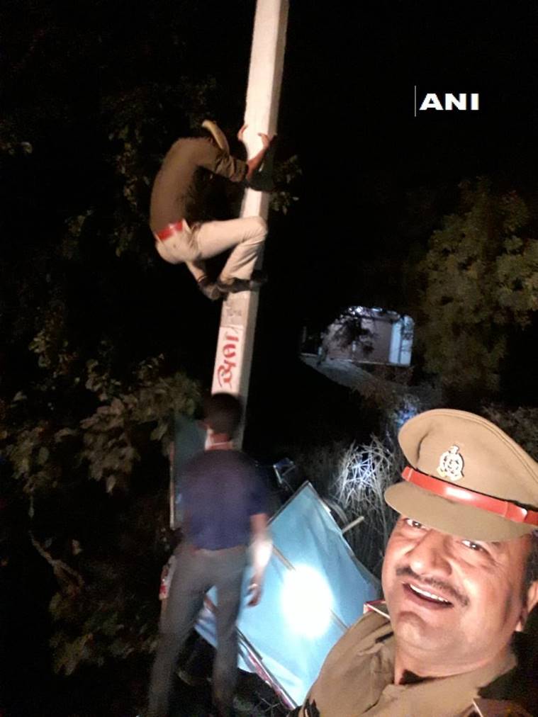 Unnao SI's selfie with constable on electricity pole lands him in trouble