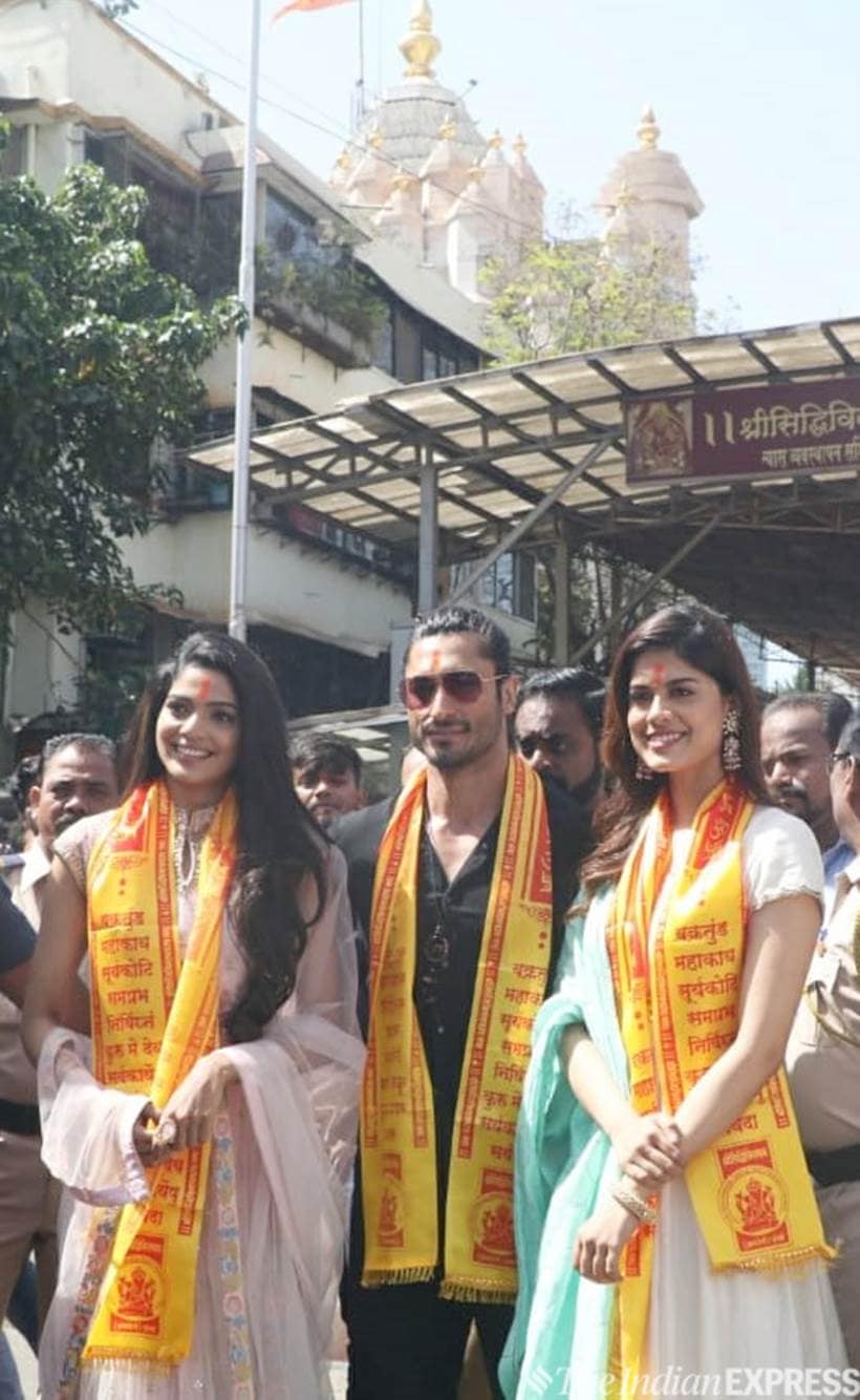 Vidyut Jammwal, Pooja Sawant, Asha Bhat visit Siddhivinayak
