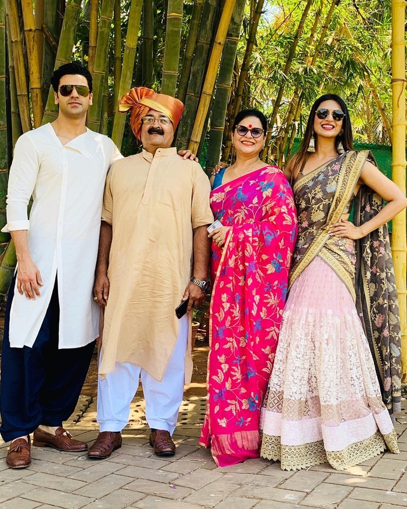 divyanka tripathi and vivek dahiya in a wedding