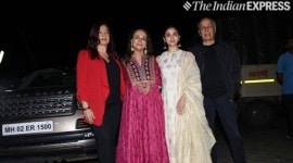 pooja bhatt, soni razdan, alia bhatt and mahesh bhatt at no fathers in kashmir screening