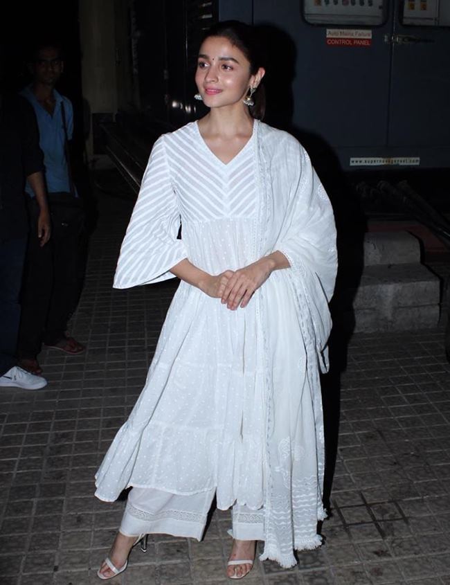 katrina kaif, priyanka chopra, kriti sanon, alia bhatt, sonam kapoor, anushka sharma, fashion, celeb fashion, manish malhotra, Virat Kohli, indian express, indian express news