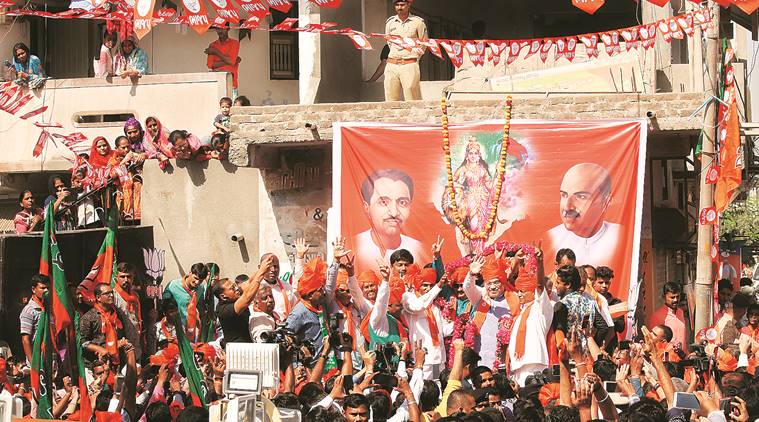 With chants of ‘Kashmir humara hai’, Amit Shah hits Gandhinagar roadshow