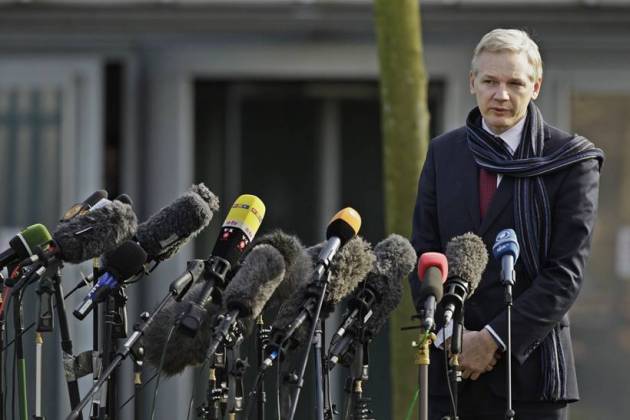 Julian Assange, Julian Assange arrested, WikiLeaks, Wikileaks Julian Assange arrested, Julian assange london, Julian Assange arrest video, Julian Assange ecuador, ecudor Julian assange, Julian Assange news, julian assange photos, Julian assange arrest news, London news, Julian assange britain, britain julian assange, indian express, latest news