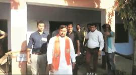 Uttar pradesh, Bulandshahr voting, Bhola Singh, Bhola Singh enters poll booth, BJP bhola singh, lok sabha election, lok sabha election 2019, election commission of india, Indian express