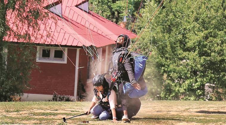 himachal pradesh, bir billing, bir billing himachal pradesh, paragliding, dharamshala, kullu, tourism, sports, paragliders, paragliding pilots, manali, indian express news