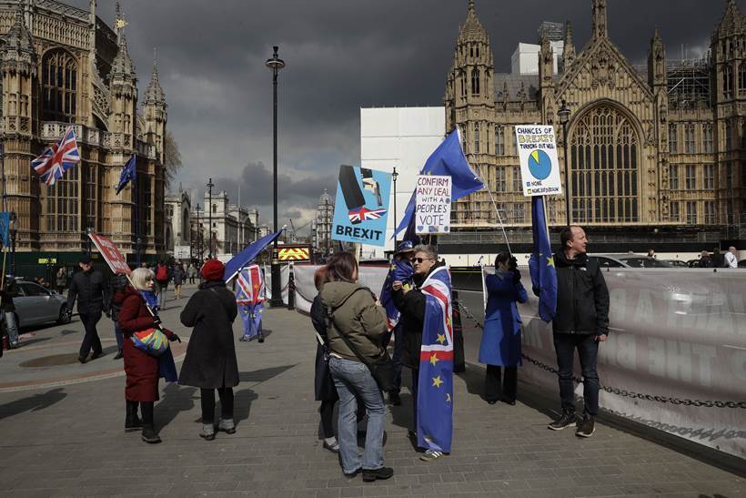 Brexit, anti-brexit supporters, theresa may, uk pm theresa may, european union, britain leaves EU, brexit news, brexit photos, brexit images, anti-brexit protest, anti-brexit images,