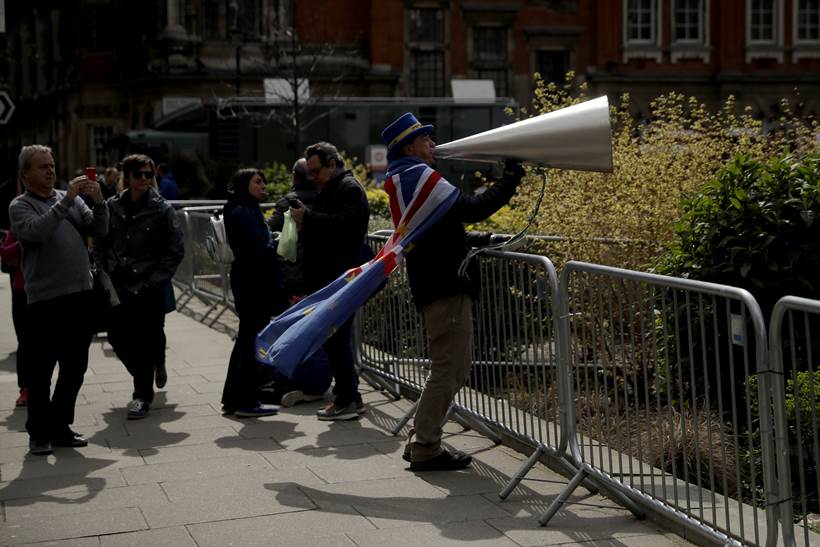 Brexit, anti-brexit supporters, theresa may, uk pm theresa may, european union, britain leaves EU, brexit news, brexit photos, brexit images, anti-brexit protest, anti-brexit images,
