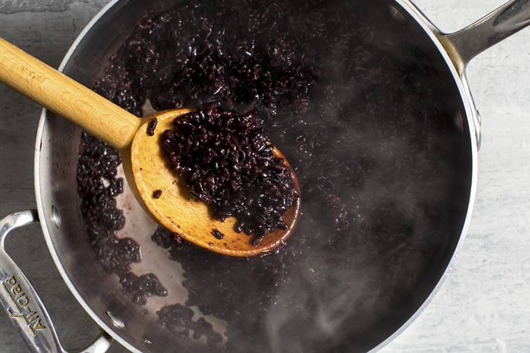 Thai black sticky rice, bok choy, mushroom, deep dark-coloured rice, fibre, antioxidants, vitamins, minerals, benefits of black rice