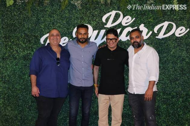 de de pyar de movie director
