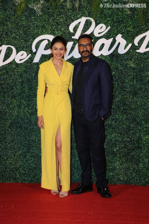 rakul preet singh, ajay devgn in de de pyaar de