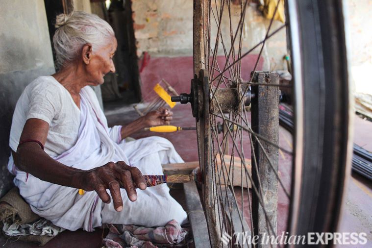 dhaniakhali weavers, handloom industry, west bengal, dhanekhali saris, west bengal weavers, west bengal news, indian express