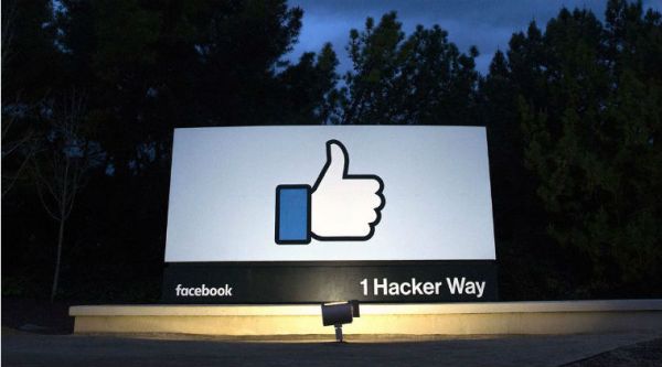 Facebook, Facebook privacy, Facebook data leak, Cambridge Analytica scandal, Mark Zuckerberg, Facebook CEO, Facebook CEO Mark Zuckerberg