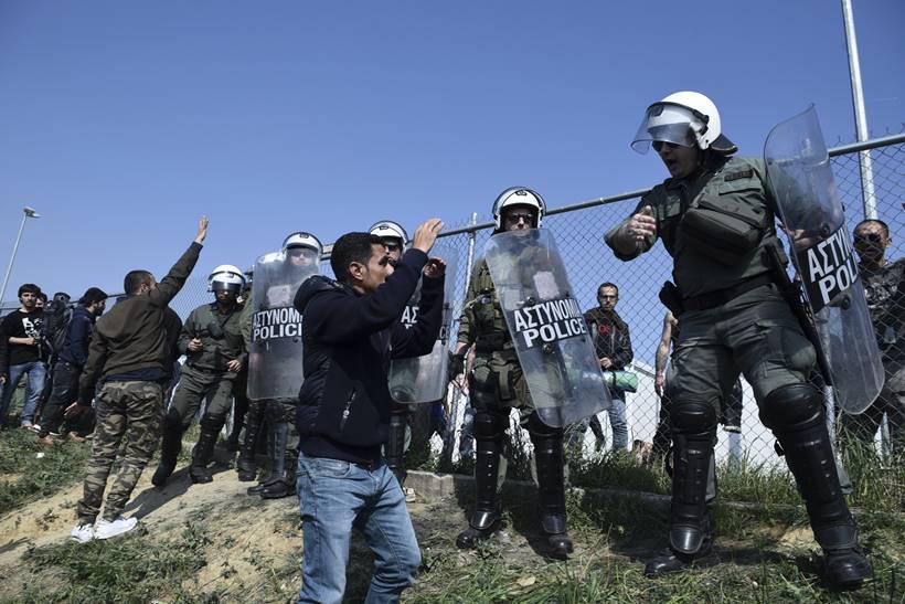 Refugee crisis, migrants greece, greece refugee crisis, internation refugee crisis, migrants photos, refugee photos, greece europe refugees, world photos, indian express