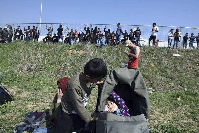 Refugee crisis, migrants greece, greece refugee crisis, internation refugee crisis, migrants photos, refugee photos, greece europe refugees, world photos, indian express