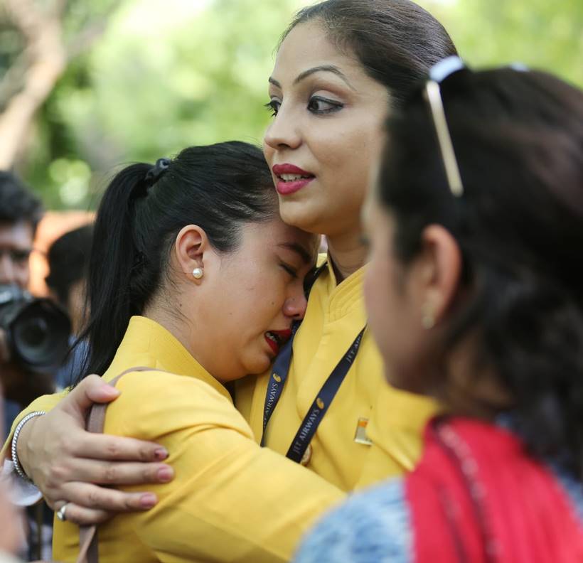 jet airways, jet airways operations, jet airways temporary suspend, jet airways employees, jet airways protest, jet airways sbi, jet airways banks, jet airways employees protest, jet airways bidding, jet airways dgca, indian express news