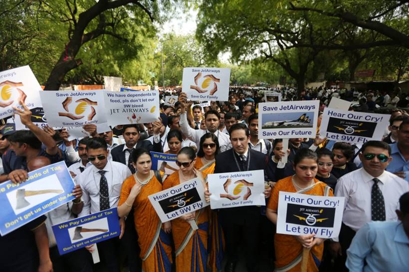 jet airways, jet airways operations, jet airways temporary suspend, jet airways employees, jet airways protest, jet airways sbi, jet airways banks, jet airways employees protest, jet airways bidding, jet airways dgca, indian express news