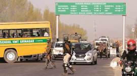 jk highway, jk highway closed, JK lockdown, vehicle ban on highway, vehicle ban jk highway, security reasons, security to armed forces, jk news, j&k news, indian express