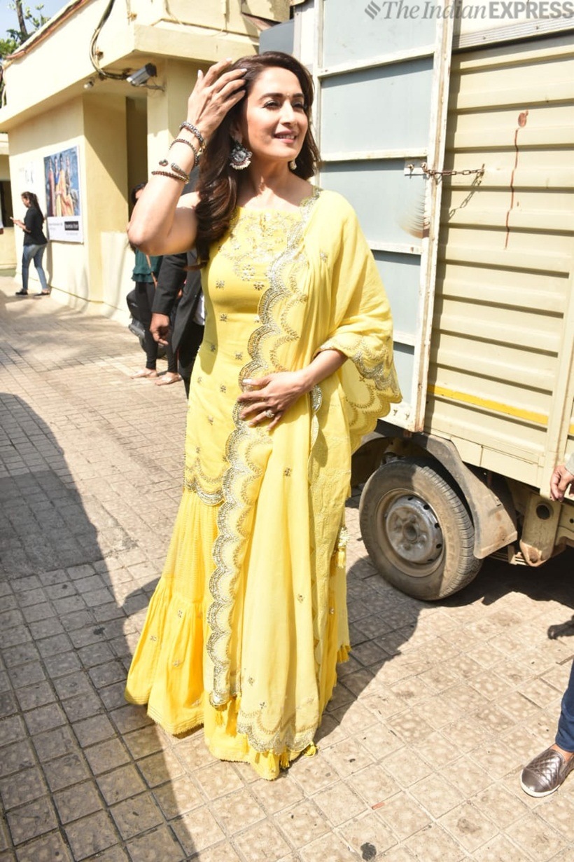 madhuri dixit at kalank trailer launch in mumbai