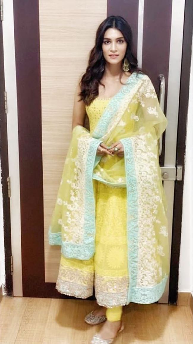 katrina kaif, priyanka chopra, kriti sanon, alia bhatt, sonam kapoor, anushka sharma, fashion, celeb fashion, manish malhotra, Virat Kohli, indian express, indian express news