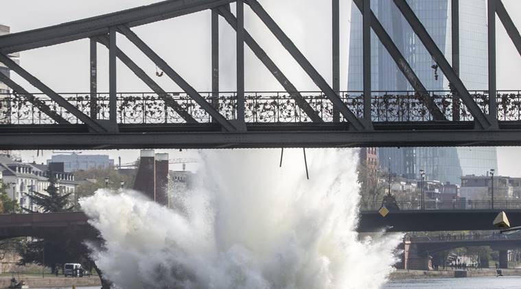 World War II bomb defused in Frankfurt, hundreds evacuated
