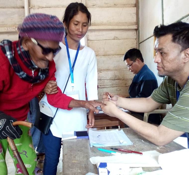 Dozamanga, 109 years old, cast his vote in Khawlian, Mizoram
