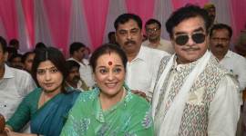 poonam sinha, poonam sinha sp, poonam sinha lucknow, shatrughan sinha, shatrughan sinha wife, shatrughan sinha wife joins sp, rajnath singh, election news, lok sabha elections, lok sabha elections 2019, elections 2019