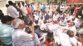 pm modi, narendra modi, pune, dalit, dalit labourer forced to eat excreta, dalit protest pune, prevention of atrocities act, scheduled caste, scheduled tribe, police, hindu terrorism, indian express news
