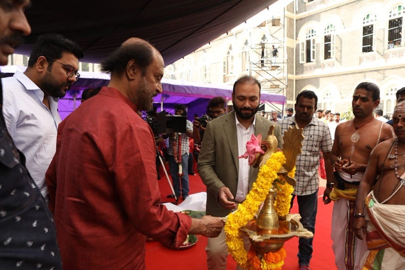 Rajinkanth performs pooja for Darbar