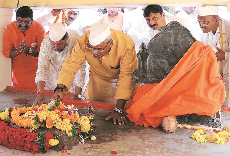 Thousands gather at Pune's Vadhu Budruk to mark 330th death anniversary of Sambhaji Maharaj
