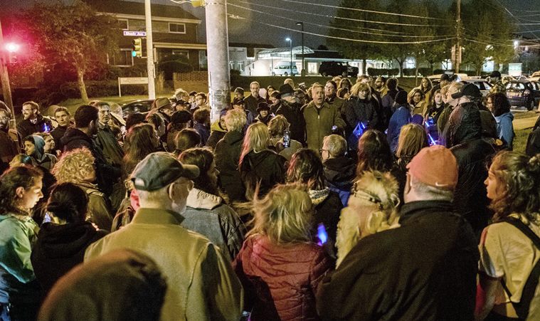 San Diego-area synagogue shooting leaves 1 worshipper dead, 3 wounded