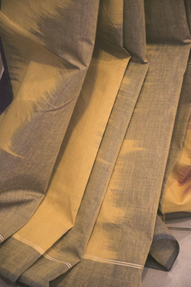 andhra pradesh, textiles, ikat textiles, chirala, prakasm district, weavers, y venugopal, art, weaving, exhibition, sari, exhibition in delhi, dastkari haat studio, jamdani, handloom, indian express news