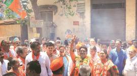 Campaign trail: Shiv Sena's Arvind Sawant greeted by garlands, chants of ‘Sena’s tiger’ — and some anger