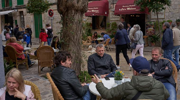 Town’s vote to remove monarchy fuels a debate over Spain’s future
