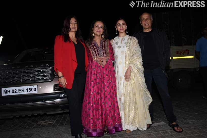 pooja bhatt, soni razdan, alia bhatt and mahesh bhatt at no fathers in kashmir screening