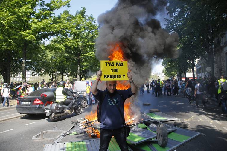 Paris: Yellow vest anger mixes with Notre Dame mourning