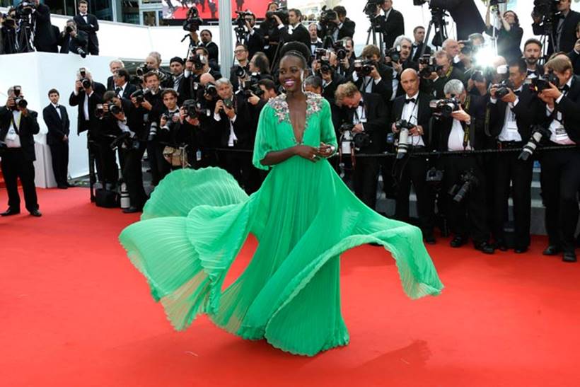 Cannes Film Festival, powerful looks, memorable looks of all times, audrey hepburn, julia roberts, Princess Diana, Madonna, Charlize Theron, Alessandra Ambrosio, Blake Lively, Bella Hadid, Natalie Portman, Freida Pinto, Hollywood, Italian, actors, actresses at Cannes, glamourous looks of all times, glamour quotient, Emilia Clarke, Cannes, French, France, cinematic voice, new cinema, Paris, French Riviera festival, coast off Maine, French Riviera, Aishwarya Rai Bachchan, indianexpress.com, indianexpressonline, indianexpress, Cannes 2019, Cannes over the years, latest photoshoots, actresses